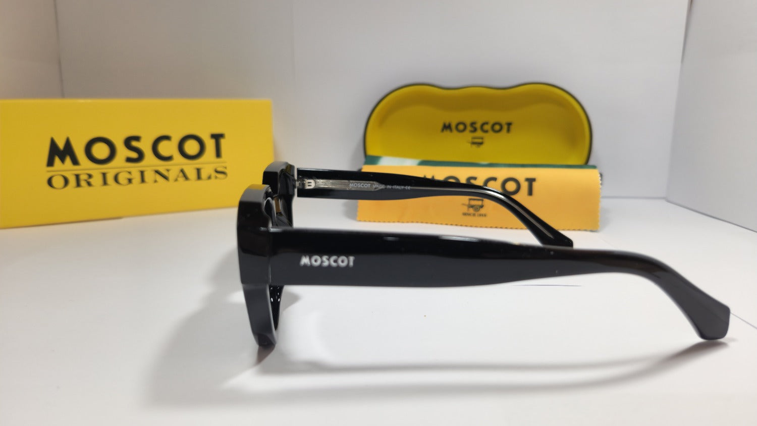 🕶️ MOSCOT Classic Sunglasses – Total Black Edition