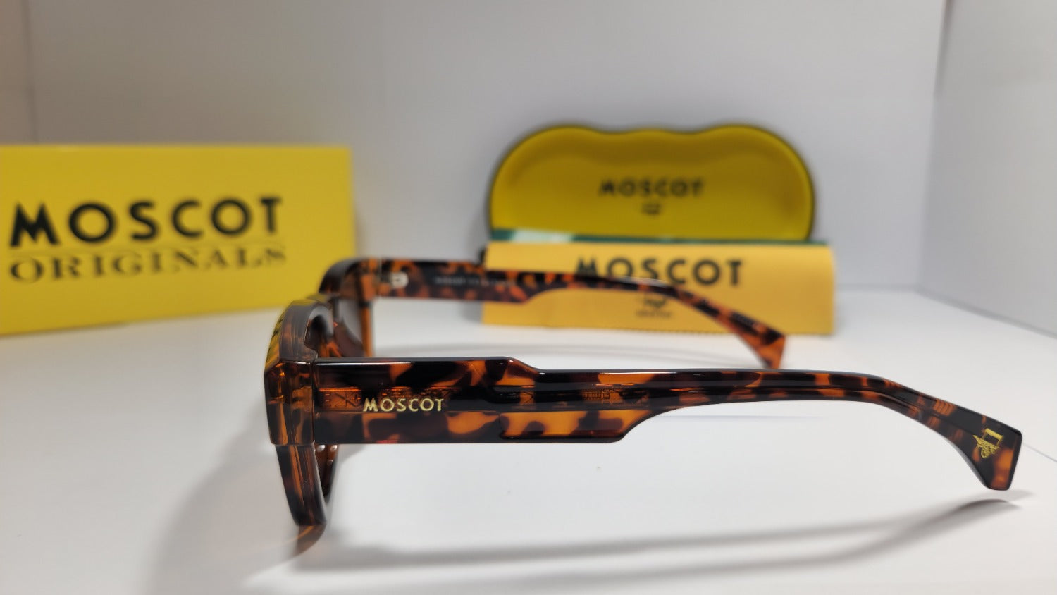 🕶️ MOSCOT Classic Sunglasses – Crystal Edition