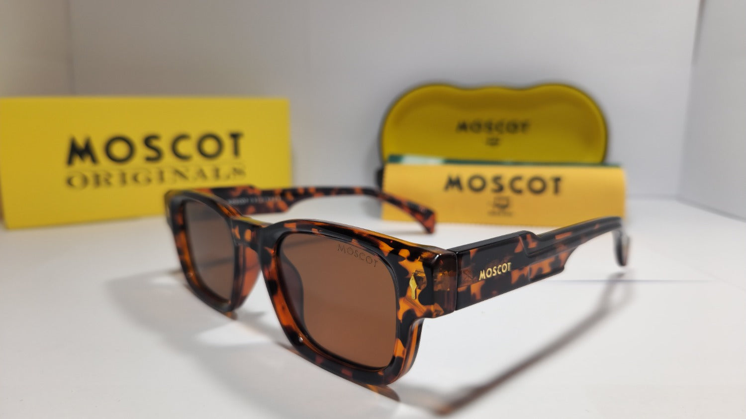 🕶️ MOSCOT Classic Sunglasses – Crystal Edition