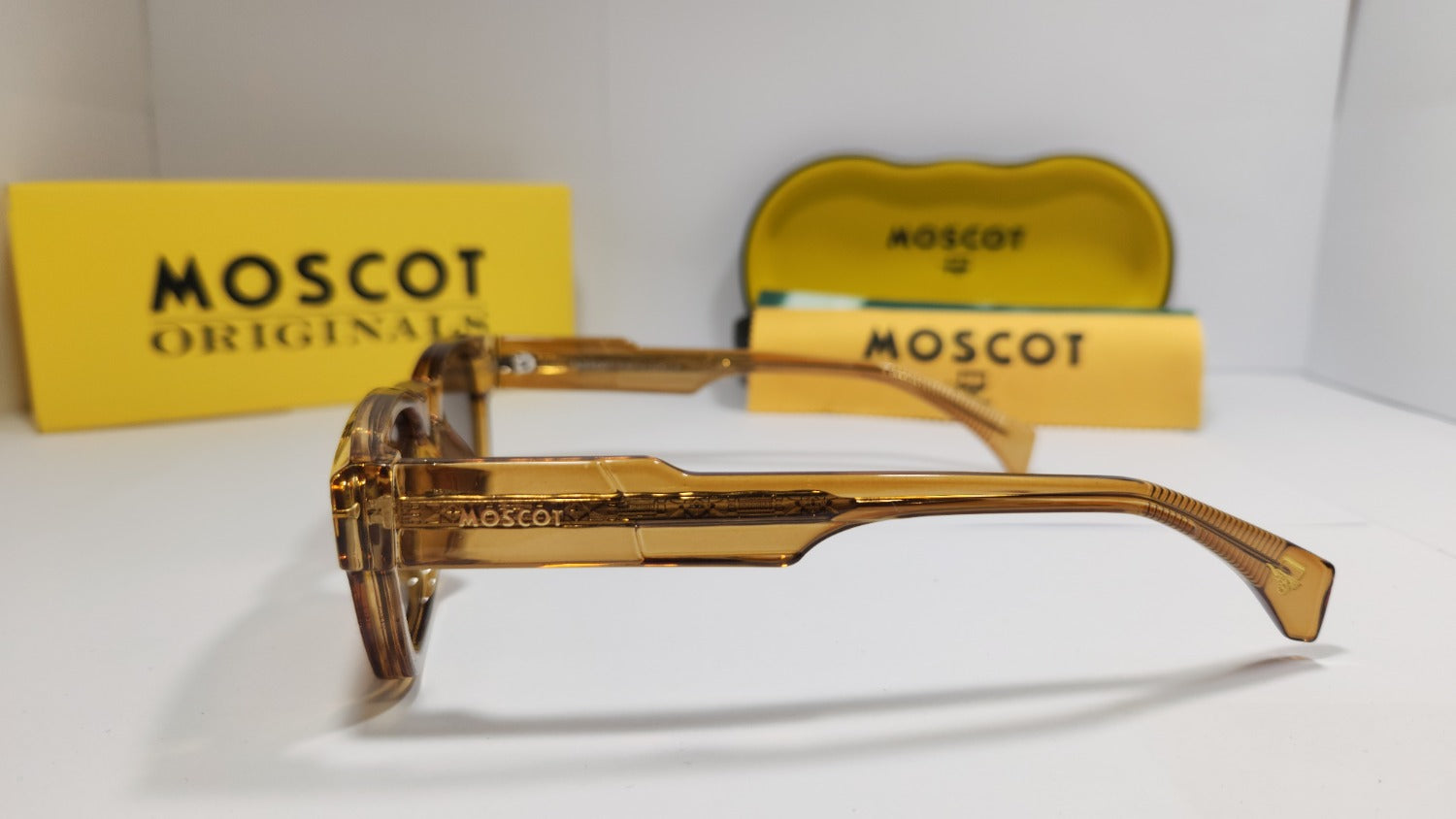 🕶️ MOSCOT Amber Sunglasses – Honey Brown Edition